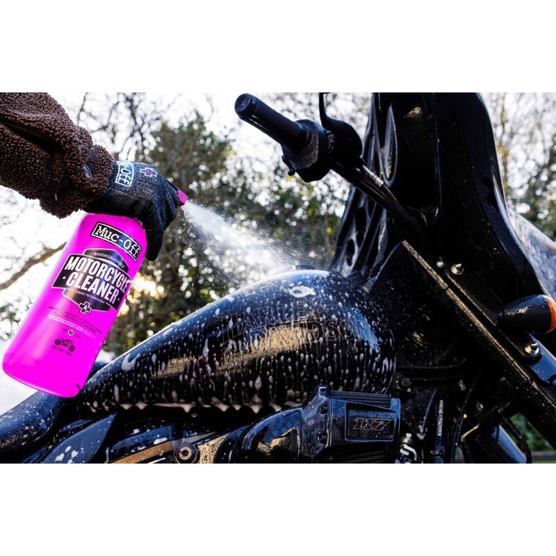 MUC-OFF 8 in 1 motorcycle/bike cleaning kit