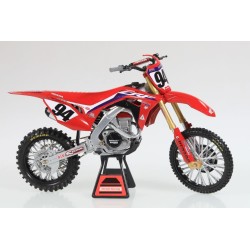 Miniature moto HONDA HRC CRF 450 R N°94 Ken Roczen 1/6e