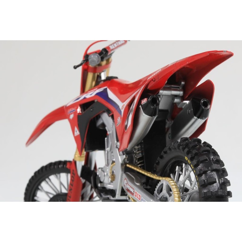 Miniature moto HONDA HRC CRF 450 R N°94 Ken Roczen 1/6e