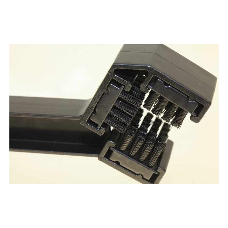 Brosse plastique noir pour nettoyer la chaine moto