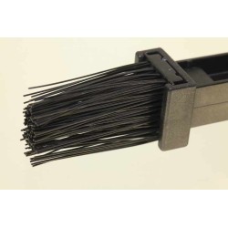 Brosse plastique noir pour nettoyer la chaine moto
