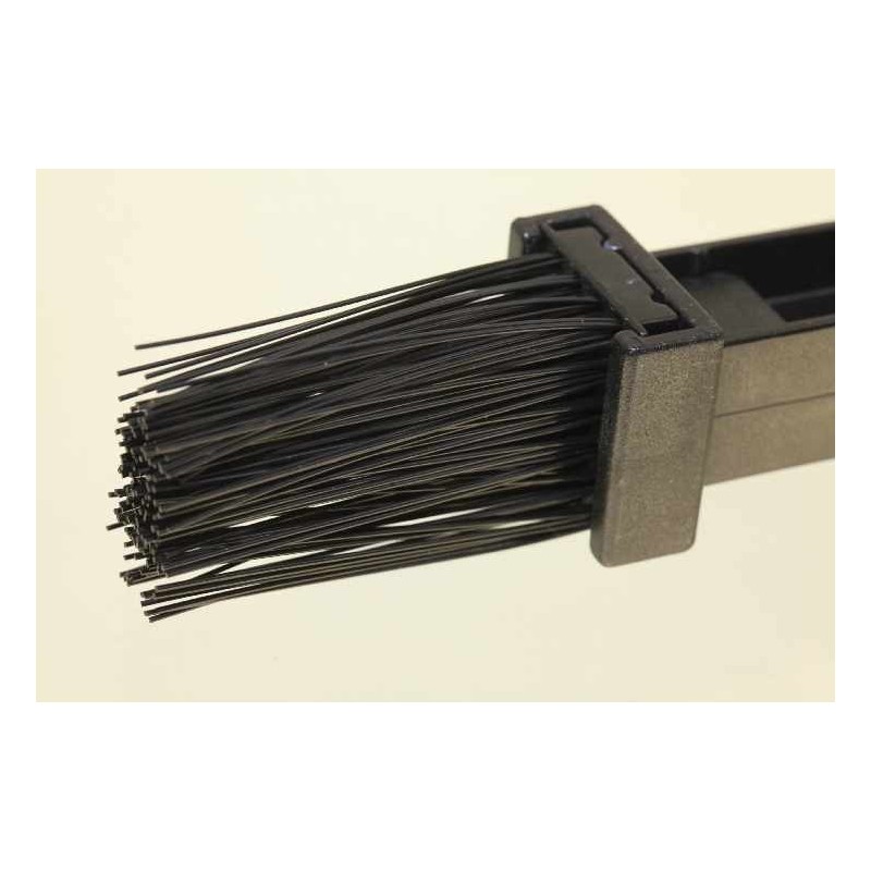 Brosse plastique noir pour nettoyer la chaine moto