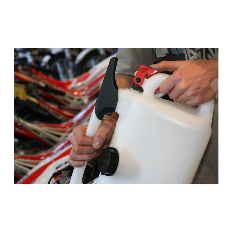 Jerrycan essence plastique 6L rapide et efficace